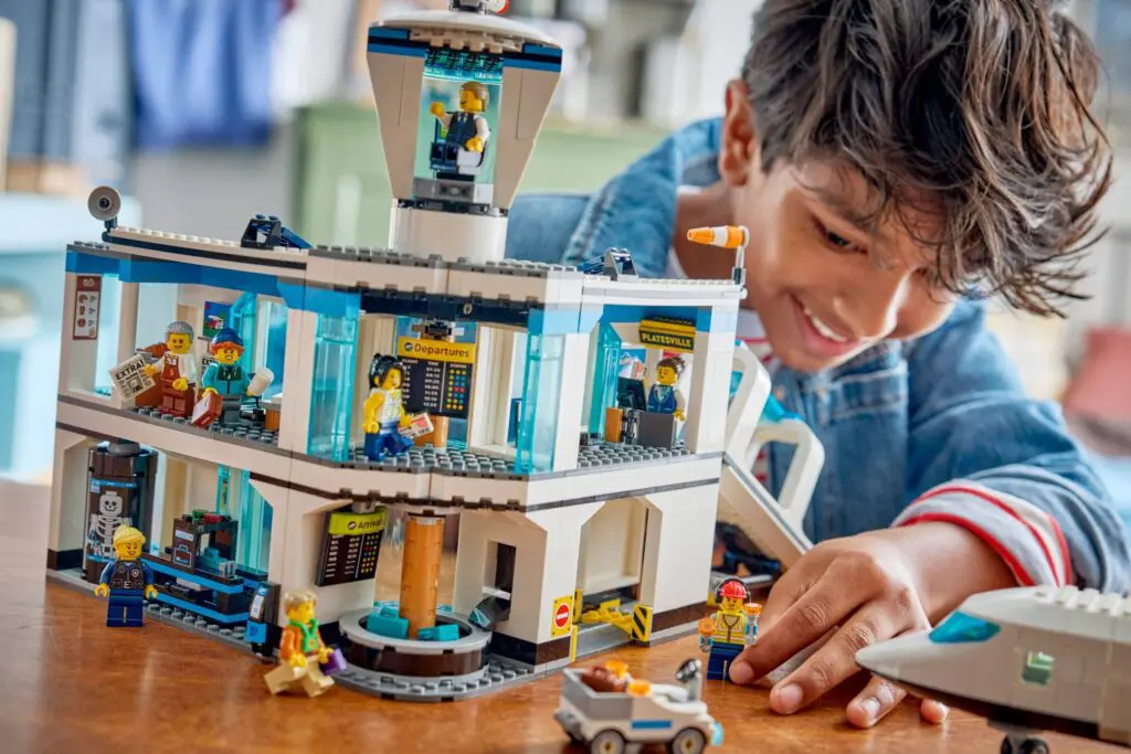 LEGO City Airport with Airplane - view 6