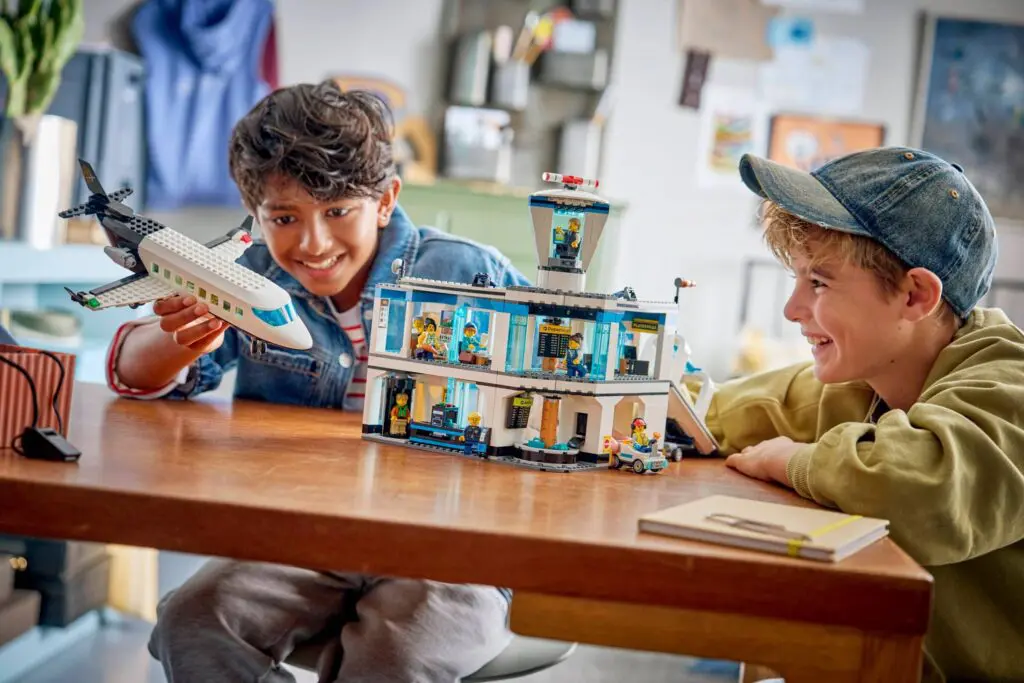 LEGO City Airport with Airplane - view 7