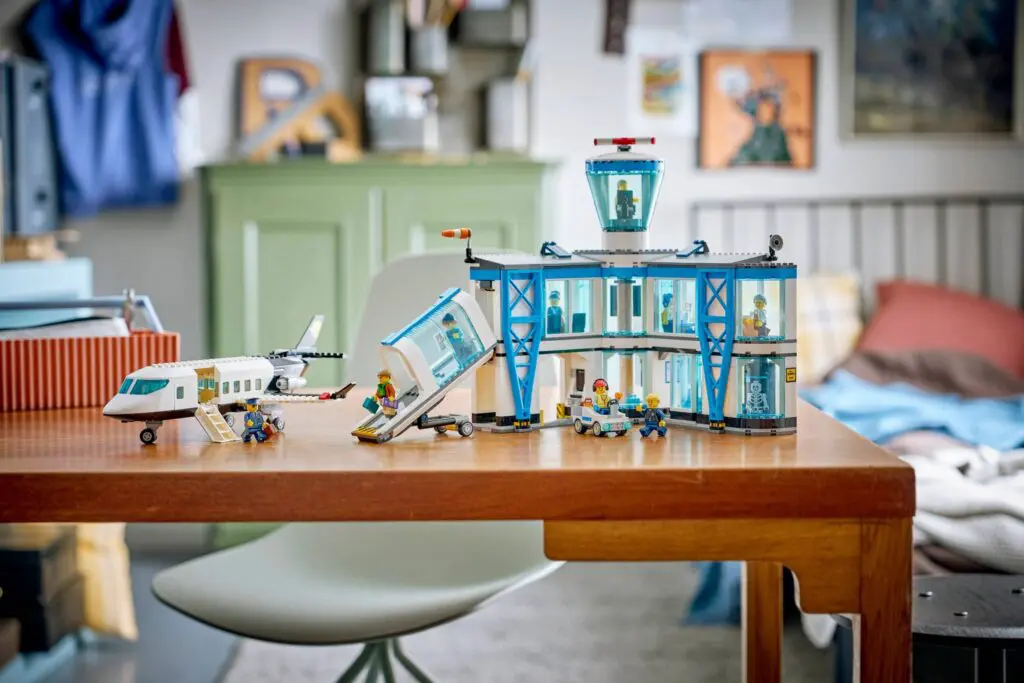 LEGO City Airport with Airplane - view 8