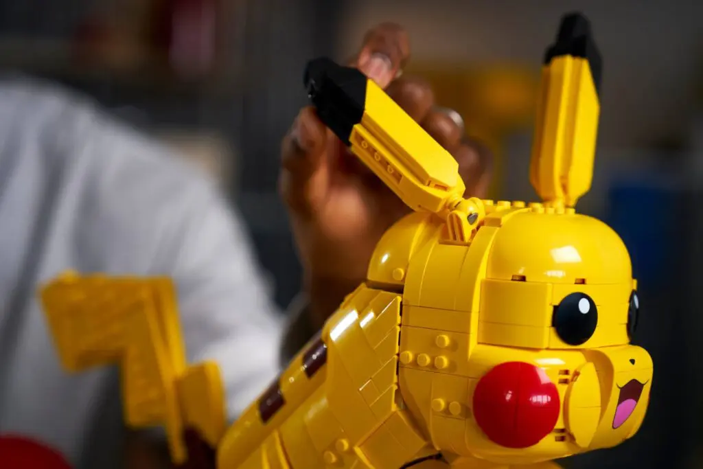 LEGO Pokémon Pikachu and Poké Ball - view 4