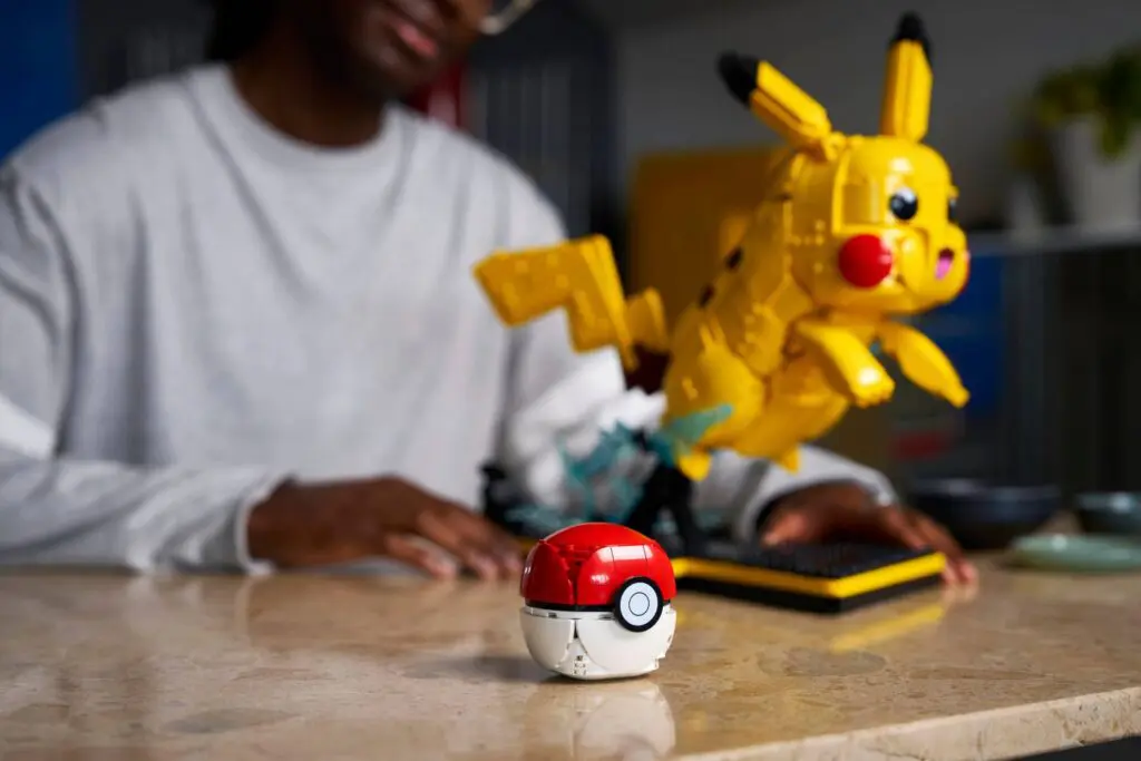 LEGO Pokémon Pikachu and Poké Ball - view 5