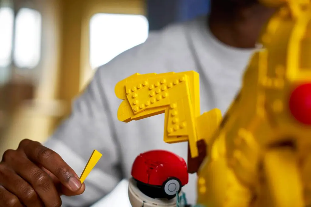 LEGO Pokémon Pikachu and Poké Ball - view 8