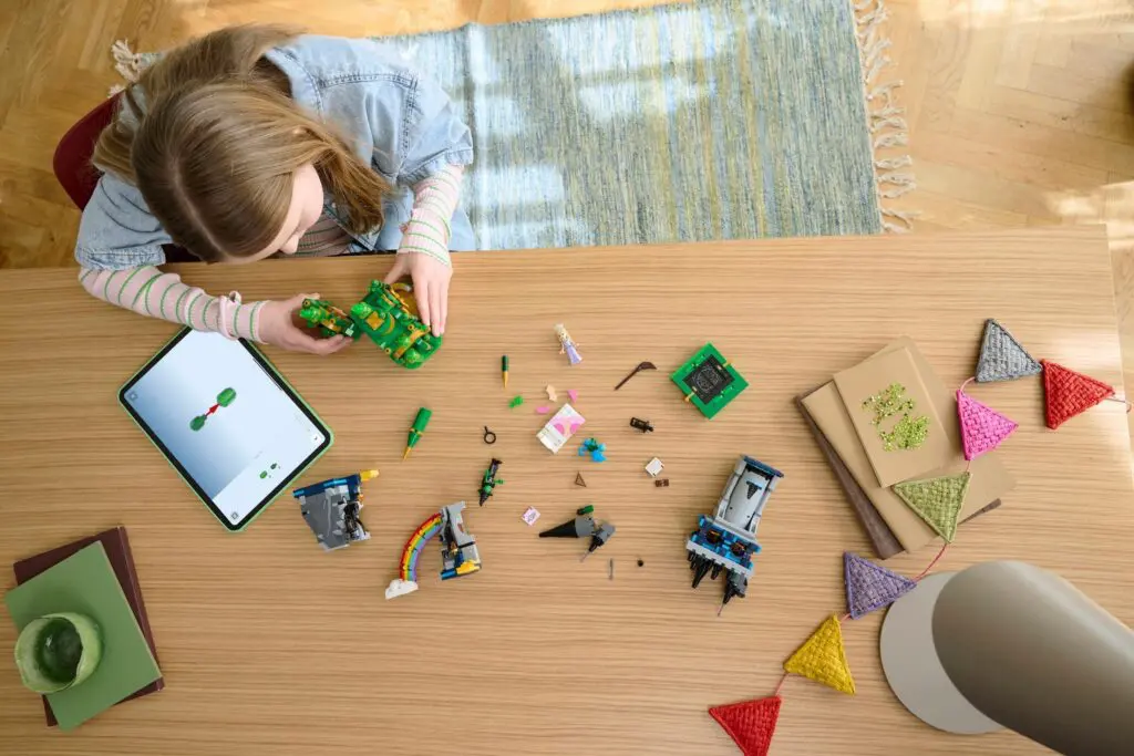 LEGO Wicked Emerald City & Kiamo Ko Castle - view 4