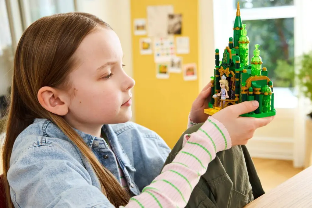 LEGO Wicked Emerald City & Kiamo Ko Castle - view 5