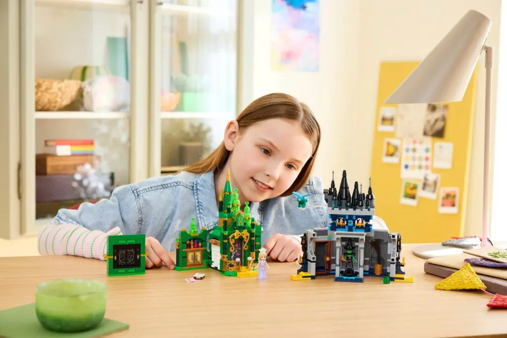 LEGO Wicked Emerald City & Kiamo Ko Castle - view 8