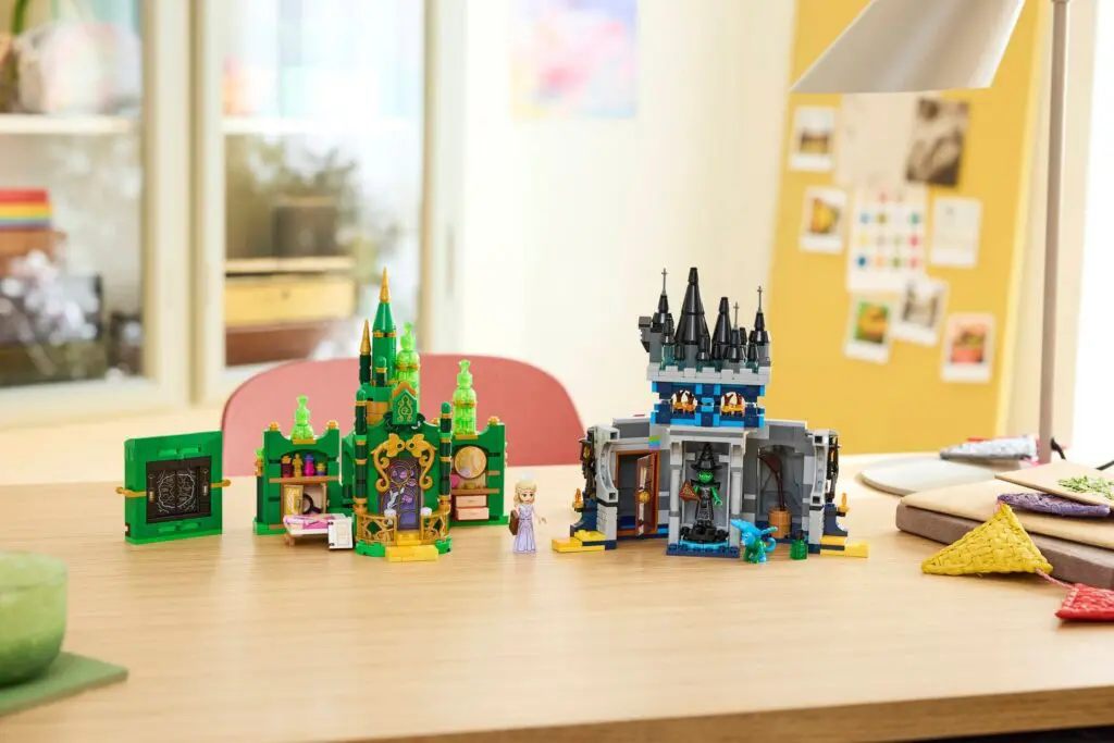 LEGO Wicked Emerald City & Kiamo Ko Castle - view 9