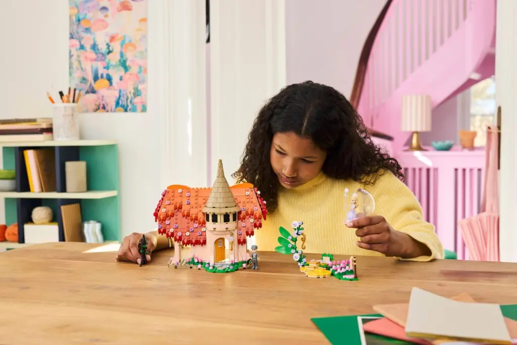 LEGO Wicked Glinda & Elphaba Visit Munchkinland - view 6