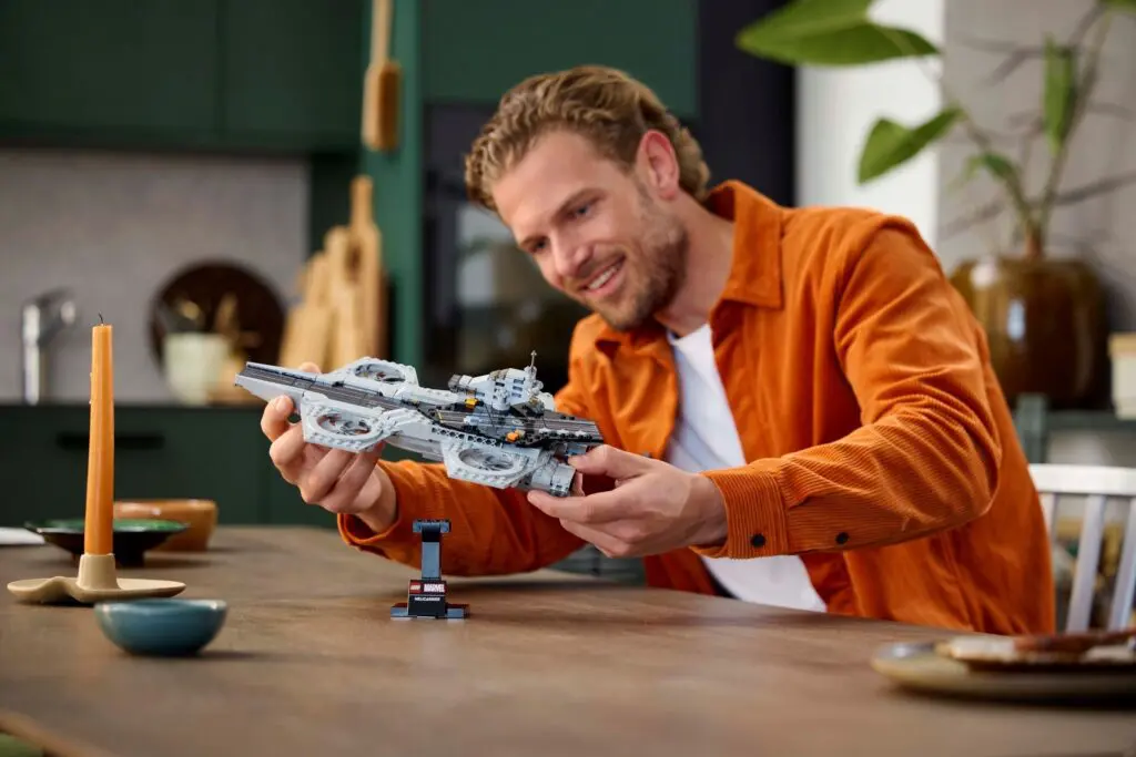 LEGO Marvel Super Heroes The Avengers Helicarrier - view 4