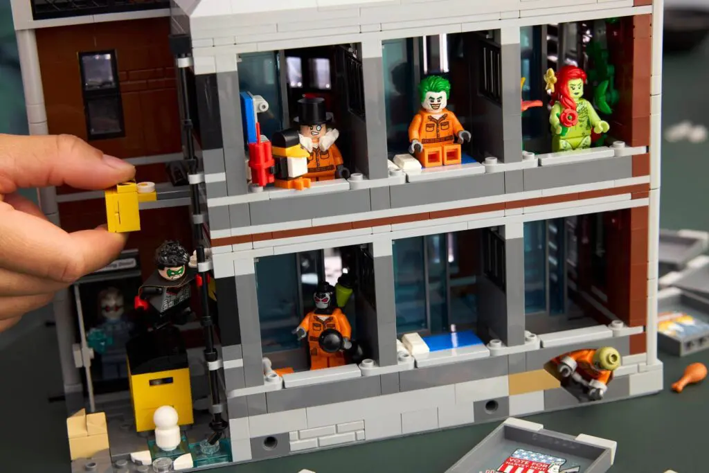 LEGO DC Comics Super Heroes Arkham Asylum - view 5