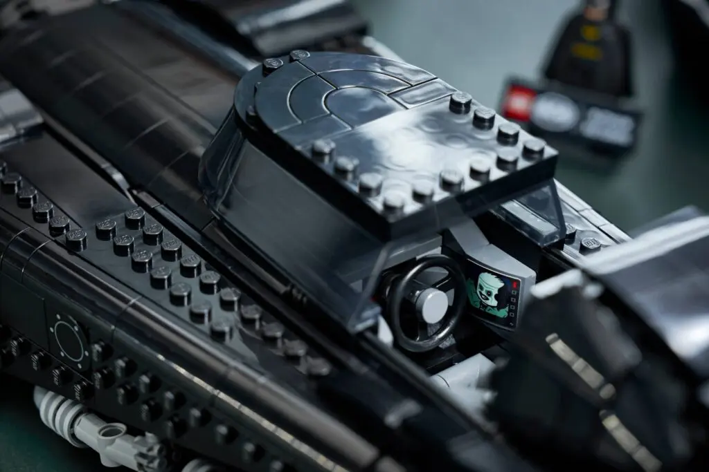 LEGO DC Comics Super Heroes Batman Returns Batmobile - view 7