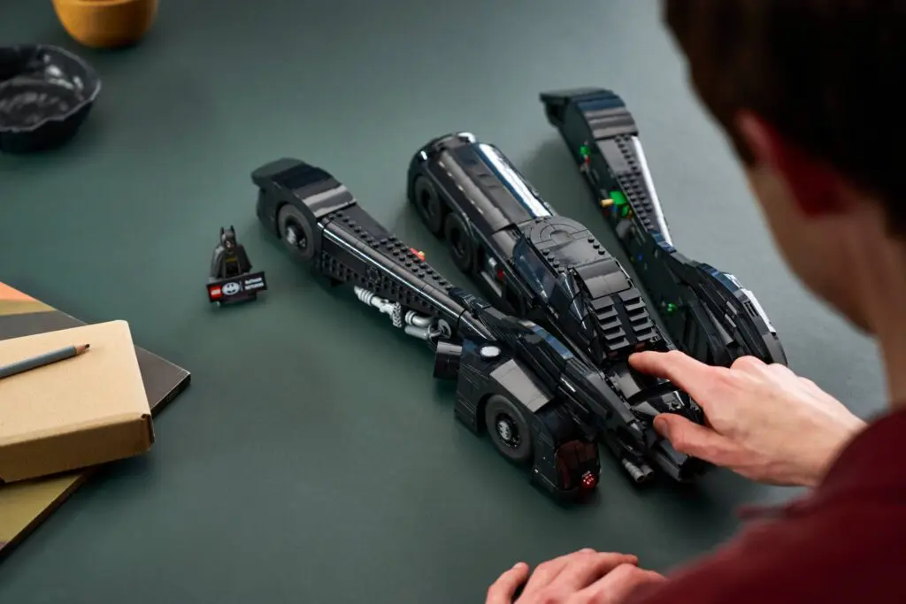 LEGO DC Comics Super Heroes Batman Returns Batmobile - view 8