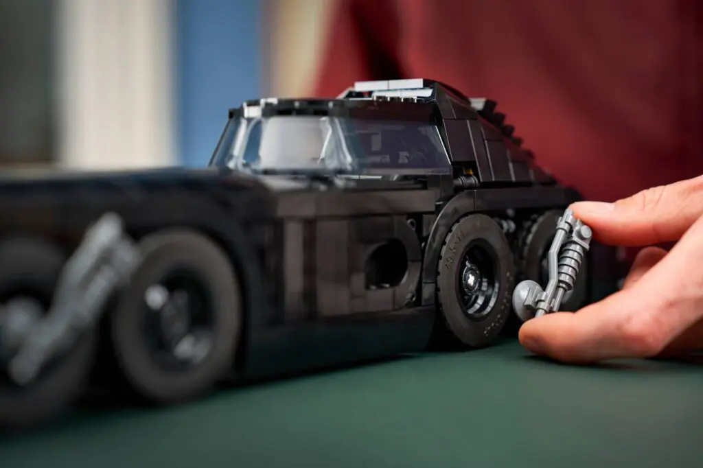 LEGO DC Comics Super Heroes Batman Returns Batmobile - view 9