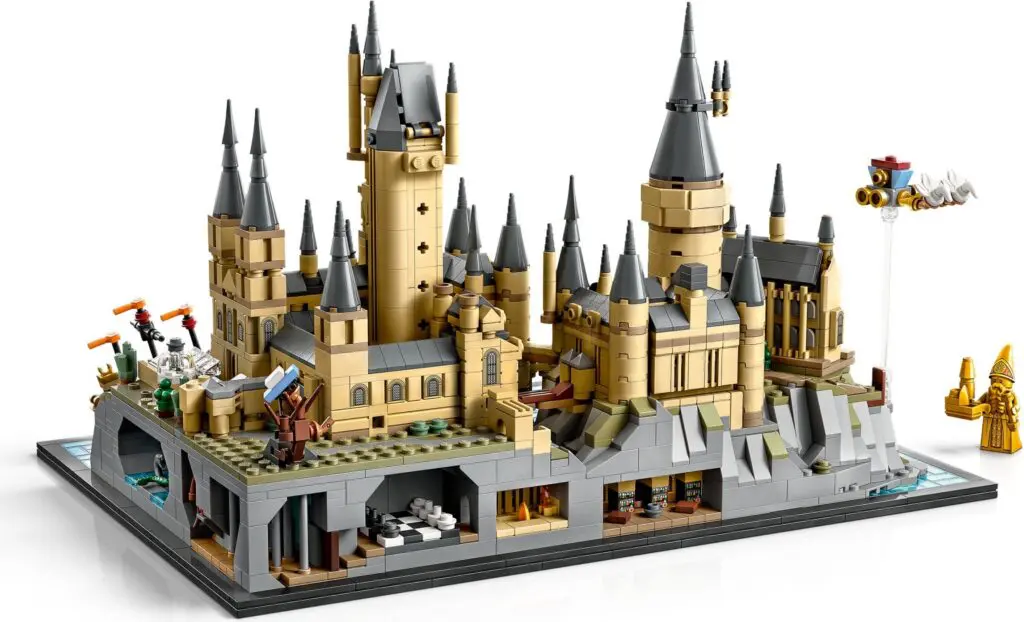 LEGO Harry Potter Hogwarts Castle and Grounds - view 8