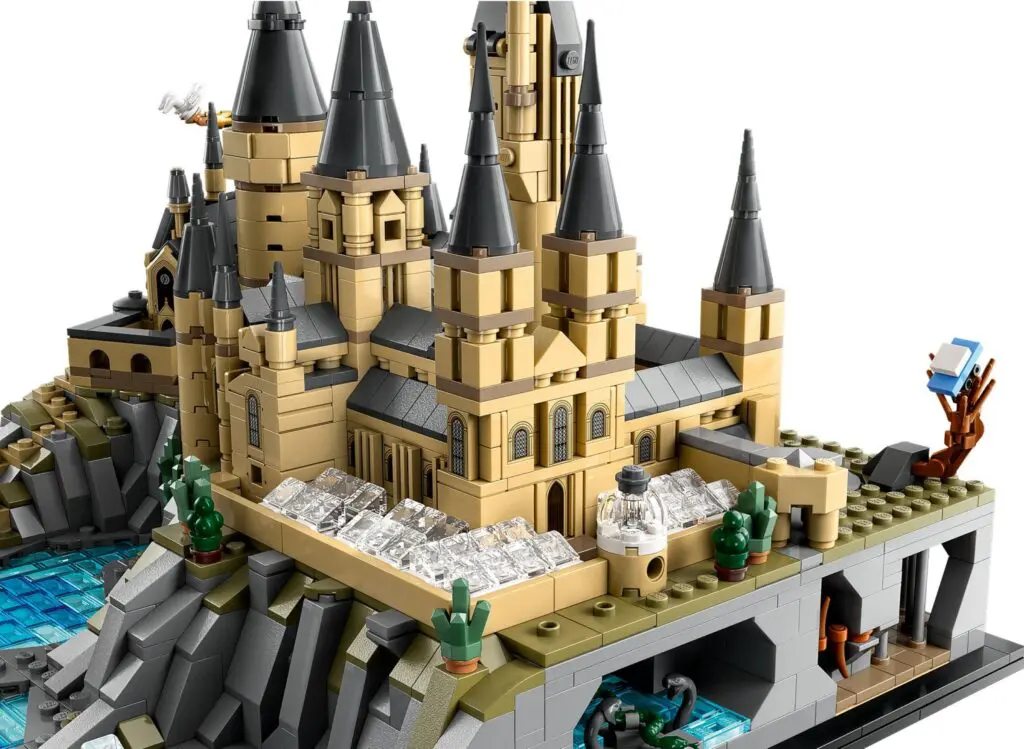 LEGO Harry Potter Hogwarts Castle and Grounds - view 10