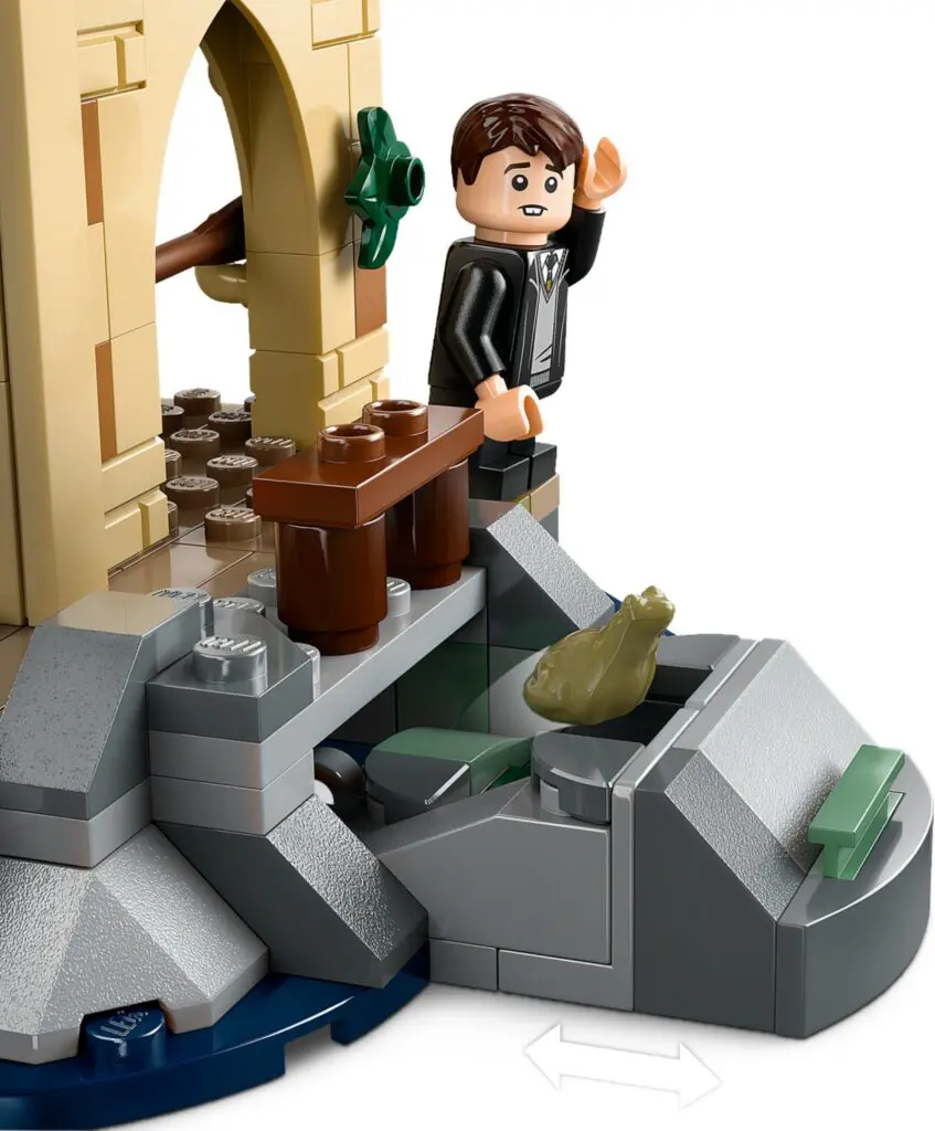 LEGO Harry Potter Hogwarts Castle Boathouse - view 4
