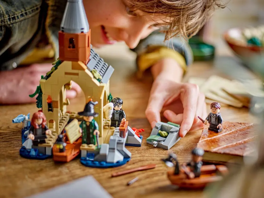 LEGO Harry Potter Hogwarts Castle Boathouse - view 7