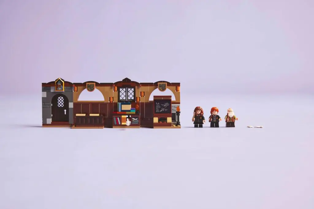 LEGO Harry Potter Hogwarts Castle: Charms Class - view 7