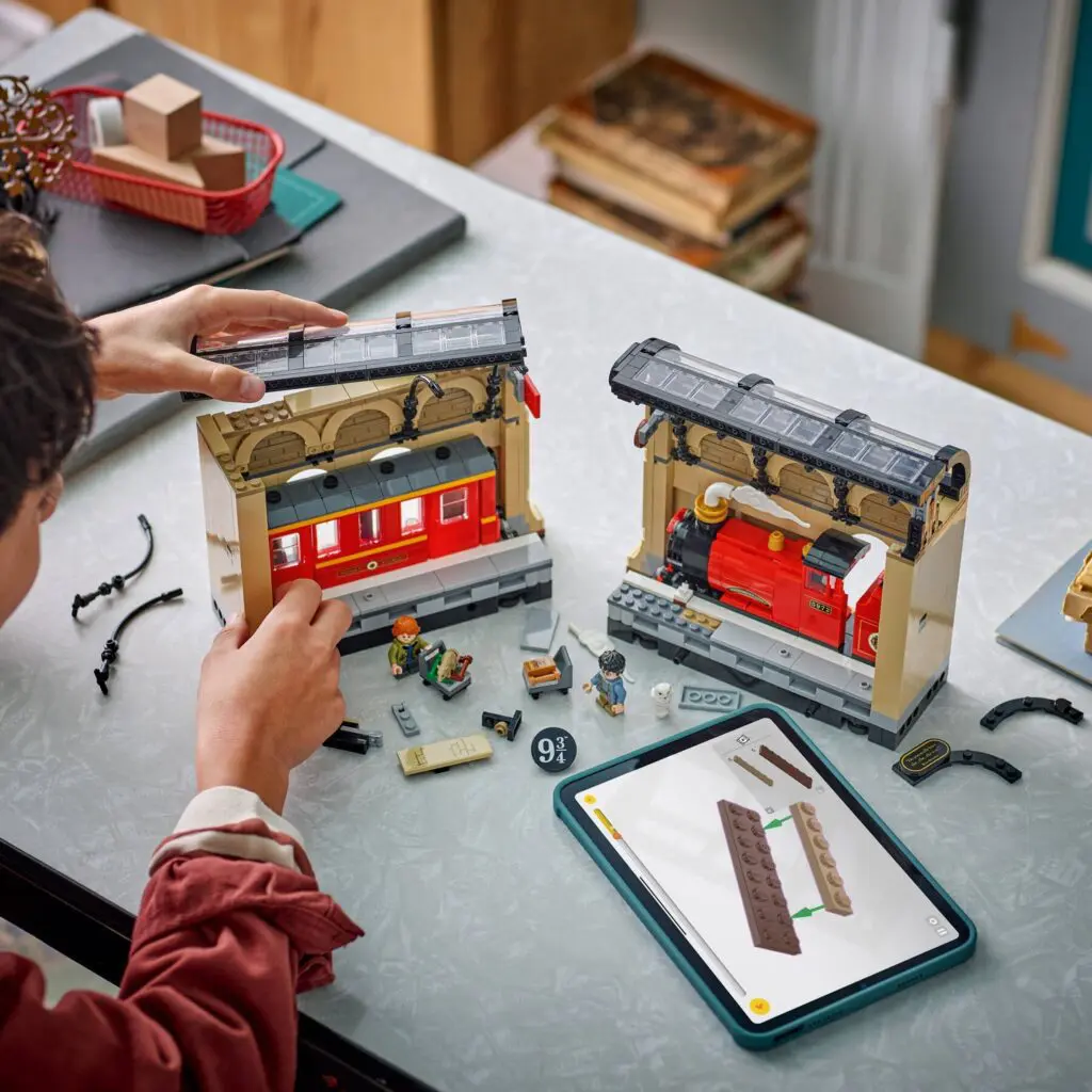 LEGO Harry Potter Book Nook: Hogwarts Express - view 4