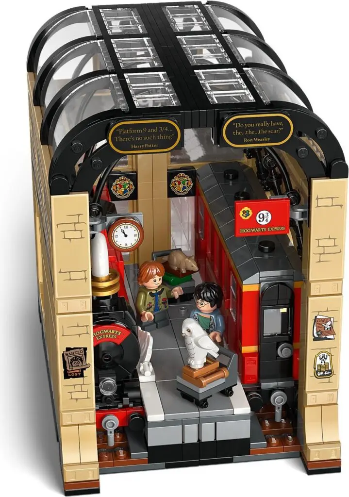 LEGO Harry Potter Book Nook: Hogwarts Express - view 10