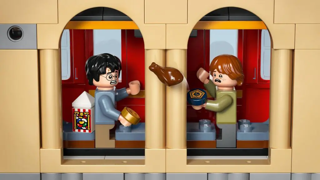 LEGO Harry Potter Book Nook: Hogwarts Express - view 11