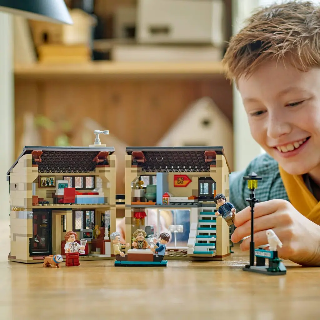 LEGO Harry Potter Privet Drive: Aunt Marge's Visit - view 10