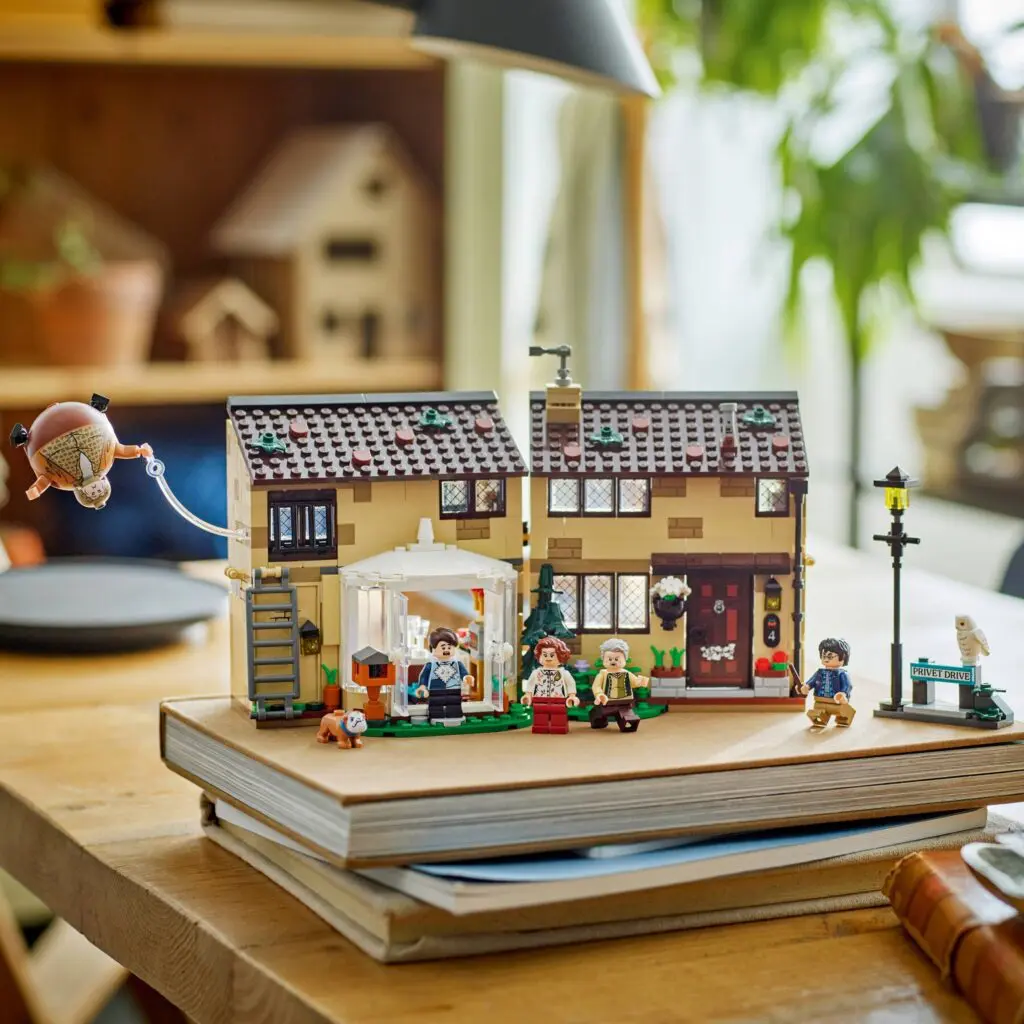 LEGO Harry Potter Privet Drive: Aunt Marge's Visit - view 11