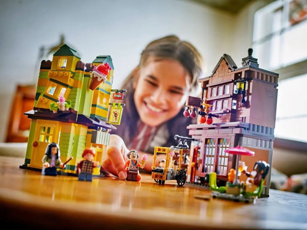 LEGO Harry Potter Quality Quidditch Supplies & Ice Cream Parlour - view 5