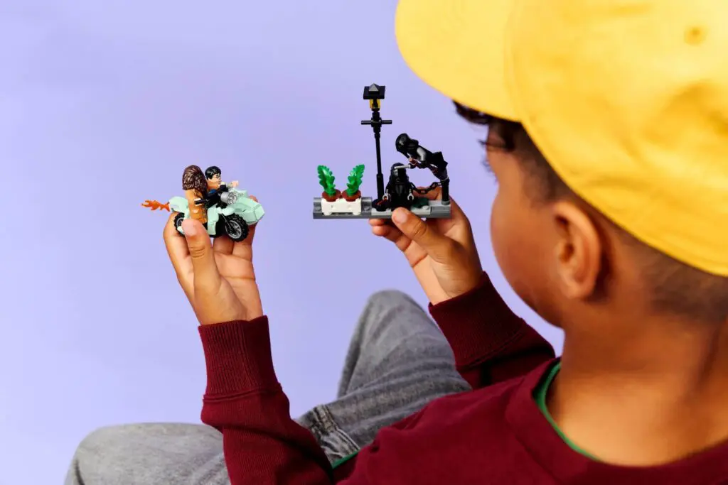 LEGO Harry Potter Hagrid & Harry's Privet Drive Escape - view 5
