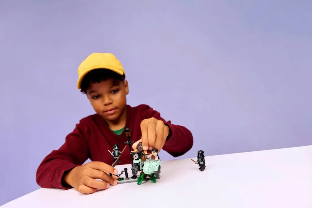 LEGO Harry Potter Hagrid & Harry's Privet Drive Escape - view 6