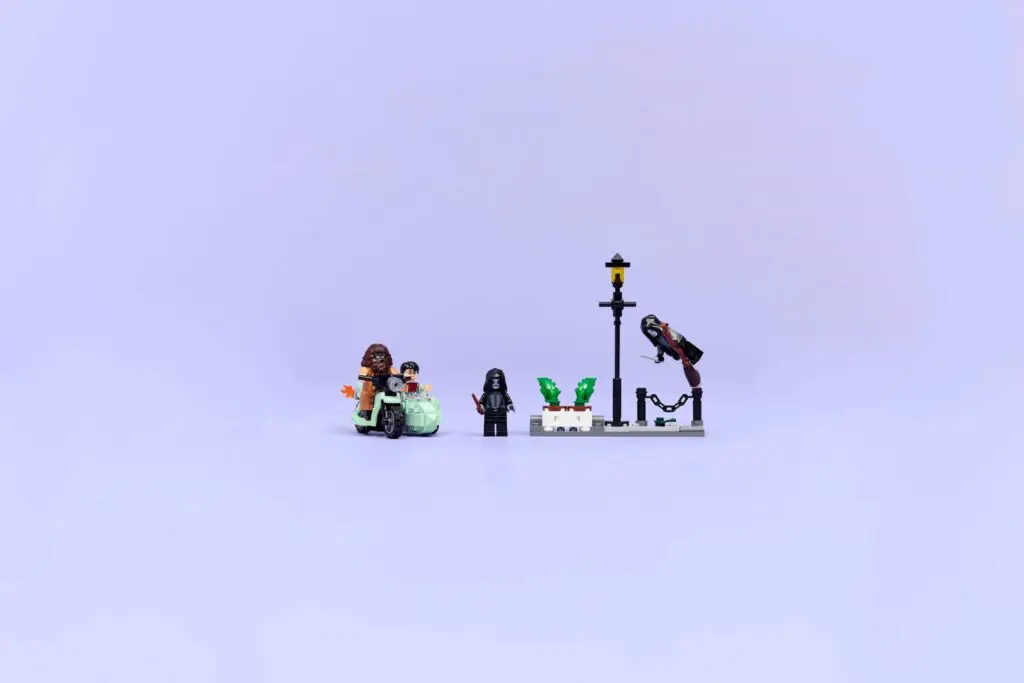 LEGO Harry Potter Hagrid & Harry's Privet Drive Escape - view 7