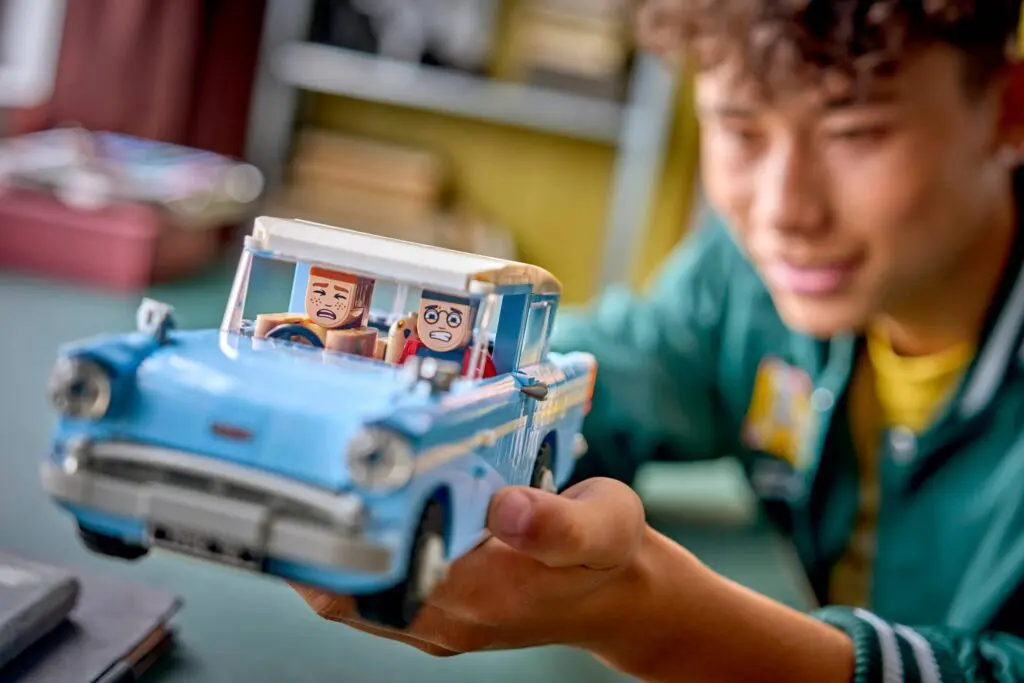 LEGO Harry Potter Enchanted Flying Ford Anglia - view 5