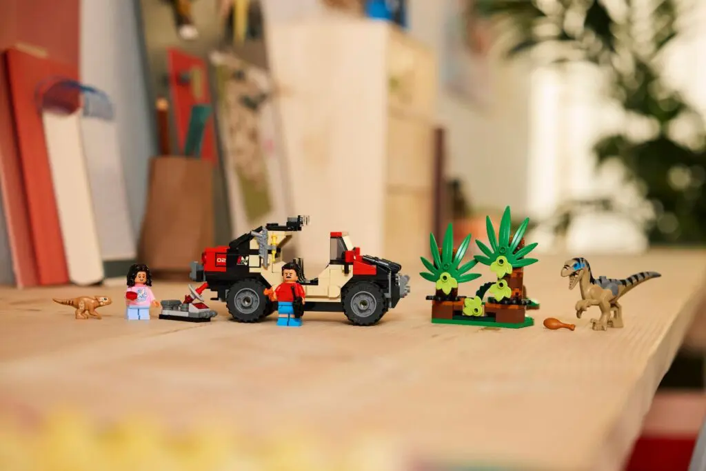 LEGO Jurassic World Raptor Off-Road Escape - view 6