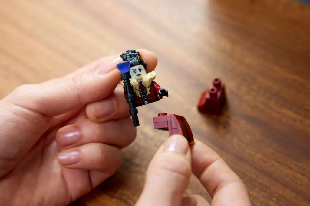 LEGO Icons Mayor Manor - view 12