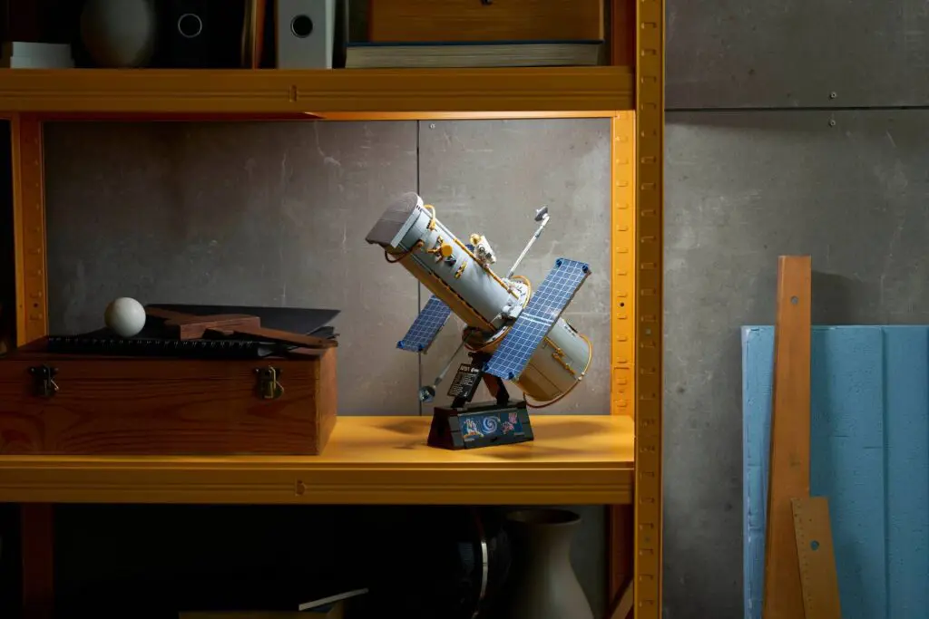 LEGO Icons Hubble Space Telescope - view 16