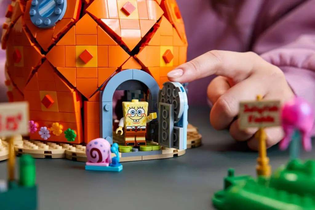 LEGO Icons SpongeBob SquarePants: Bikini Bottom - view 8