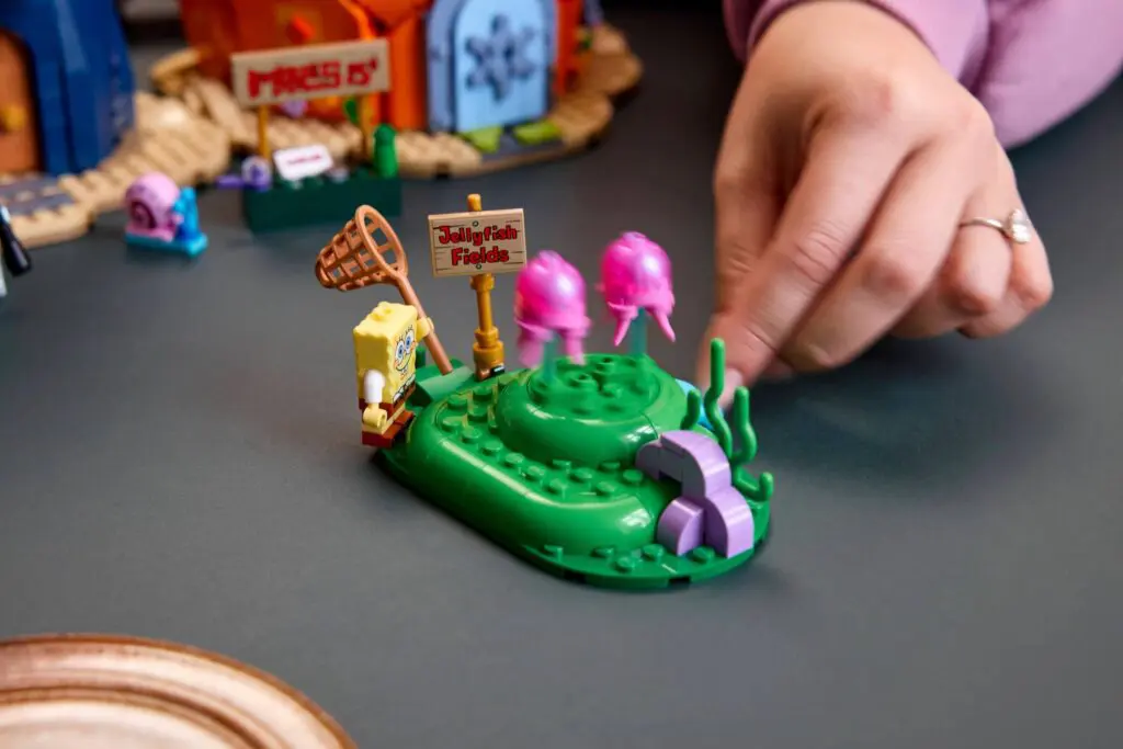 LEGO Icons SpongeBob SquarePants: Bikini Bottom - view 9