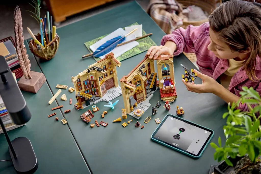 LEGO Harry Potter Book Nook: Dumbledore's Office - view 5