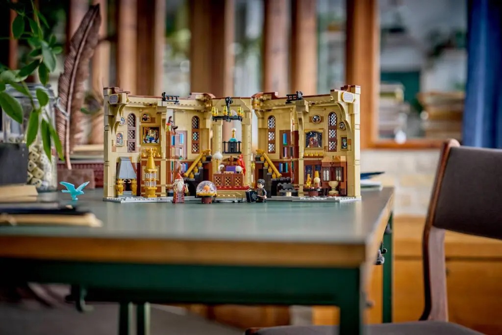 LEGO Harry Potter Book Nook: Dumbledore's Office - view 8