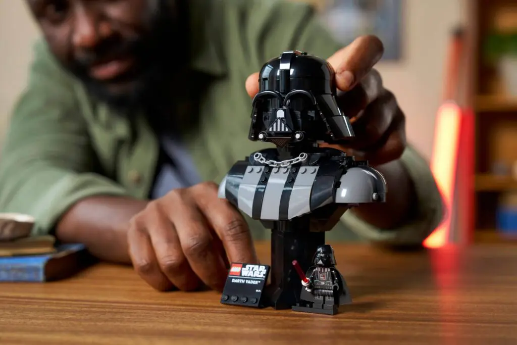 LEGO Star Wars Darth Vader Bust - view 6