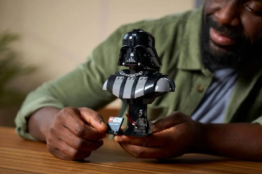 LEGO Star Wars Darth Vader Bust - view 7