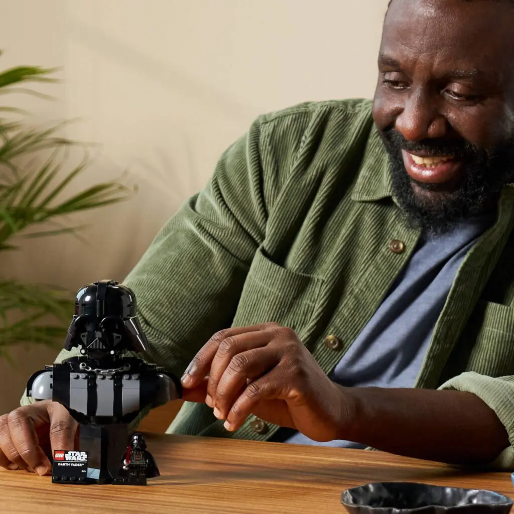 LEGO Star Wars Darth Vader Bust - view 8