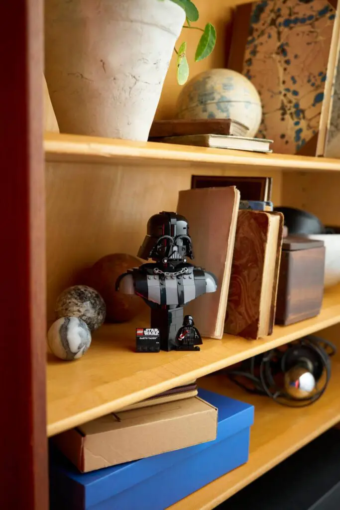 LEGO Star Wars Darth Vader Bust - view 9