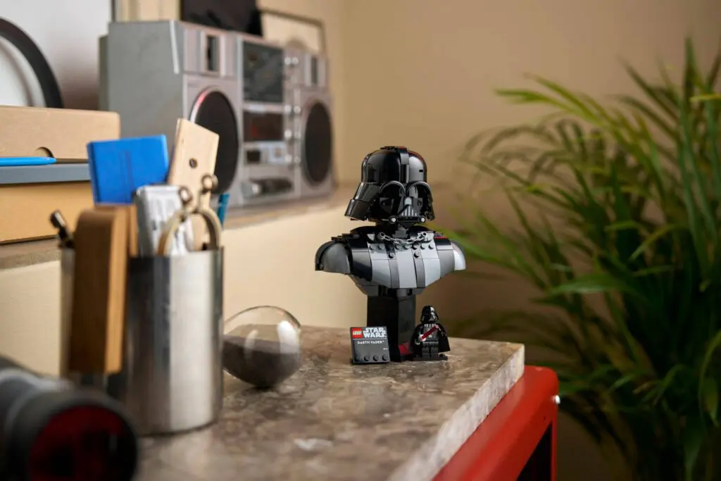LEGO Star Wars Darth Vader Bust - view 10