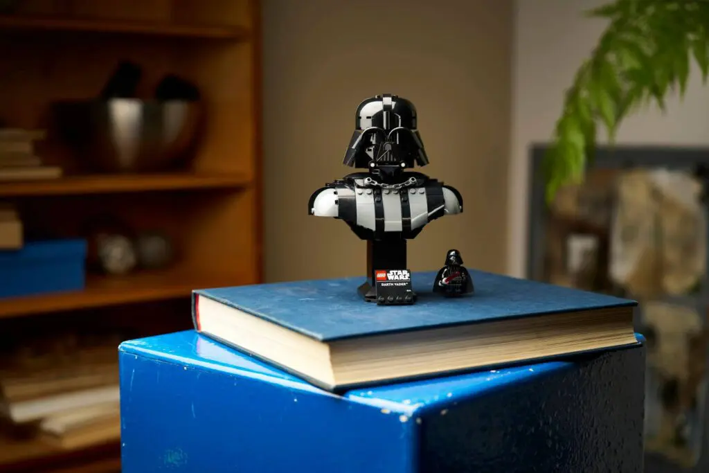 LEGO Star Wars Darth Vader Bust - view 11
