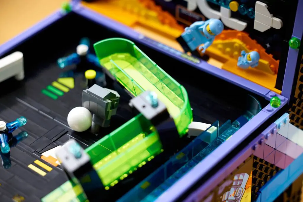 LEGO Icons Arcade Pinball Machine - view 7
