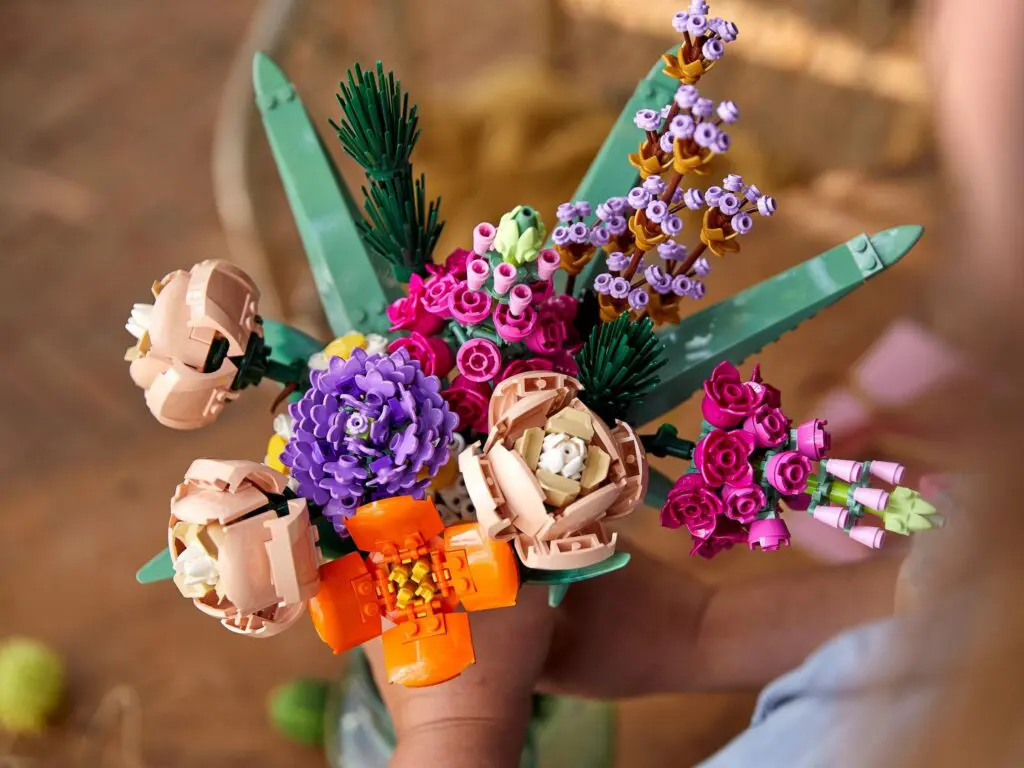 LEGO Icons Flower Bouquet - view 4
