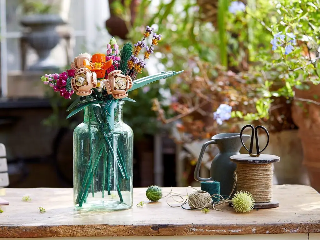 LEGO Icons Flower Bouquet - view 11