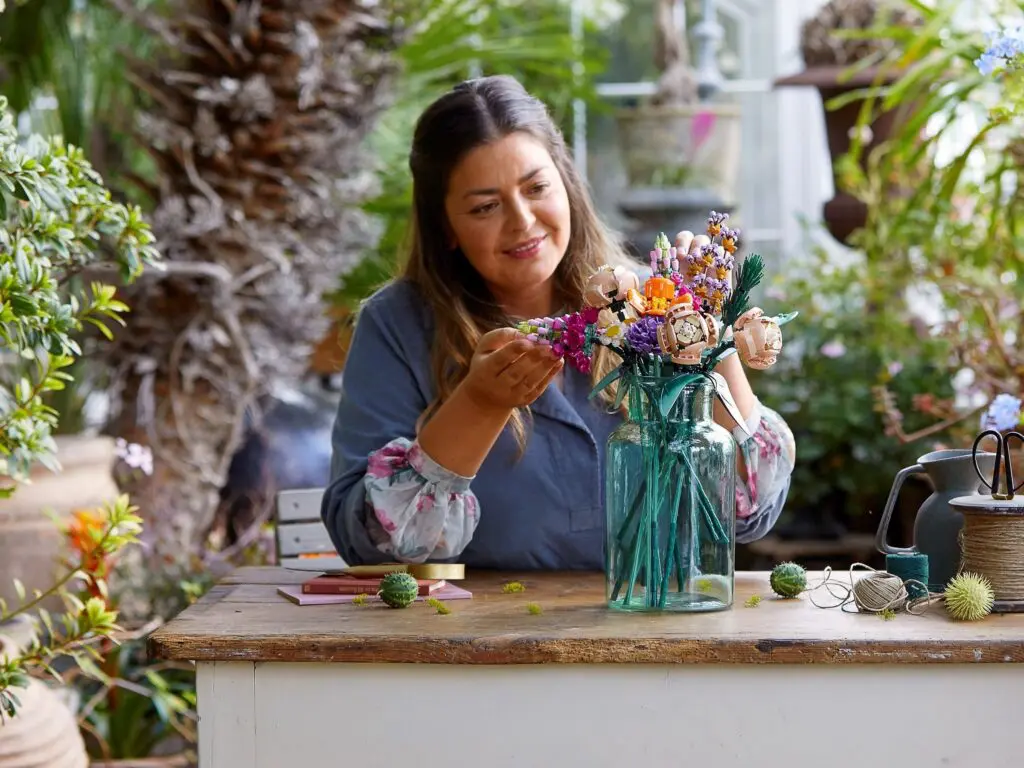 LEGO Icons Flower Bouquet - view 19