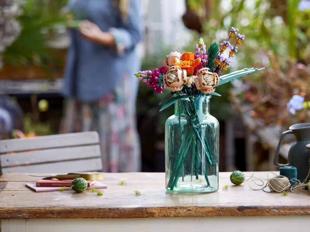 LEGO Icons Flower Bouquet - view 21