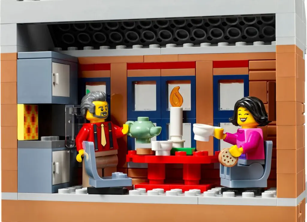 LEGO Icons Holiday Main Street - view 7